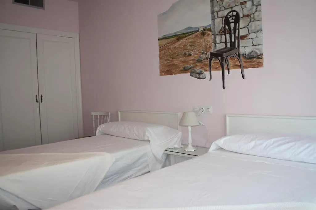 Guest house Hostal Isabel II Figueres  Spain