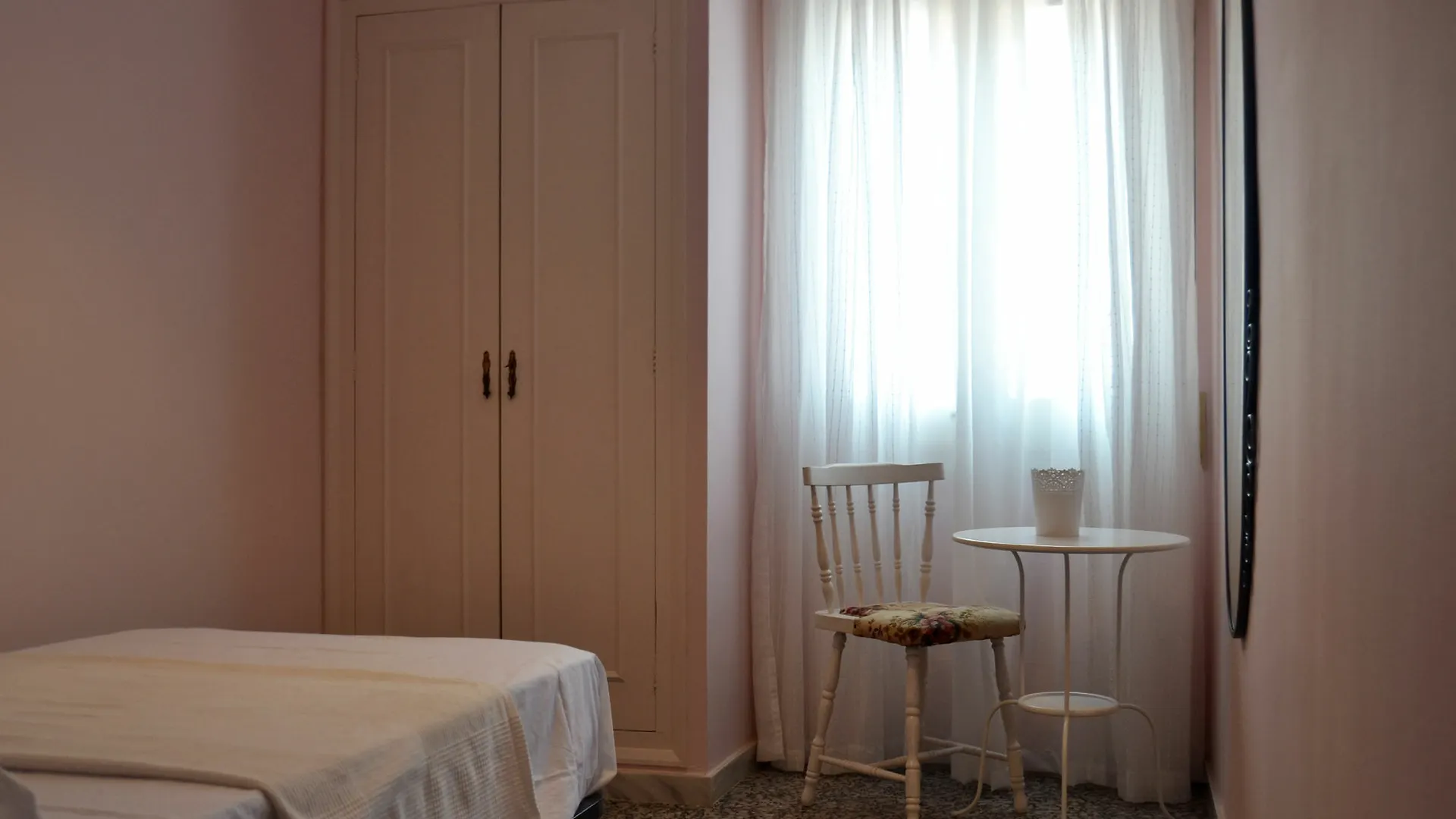 Hostal Isabel II Figueres  Spain